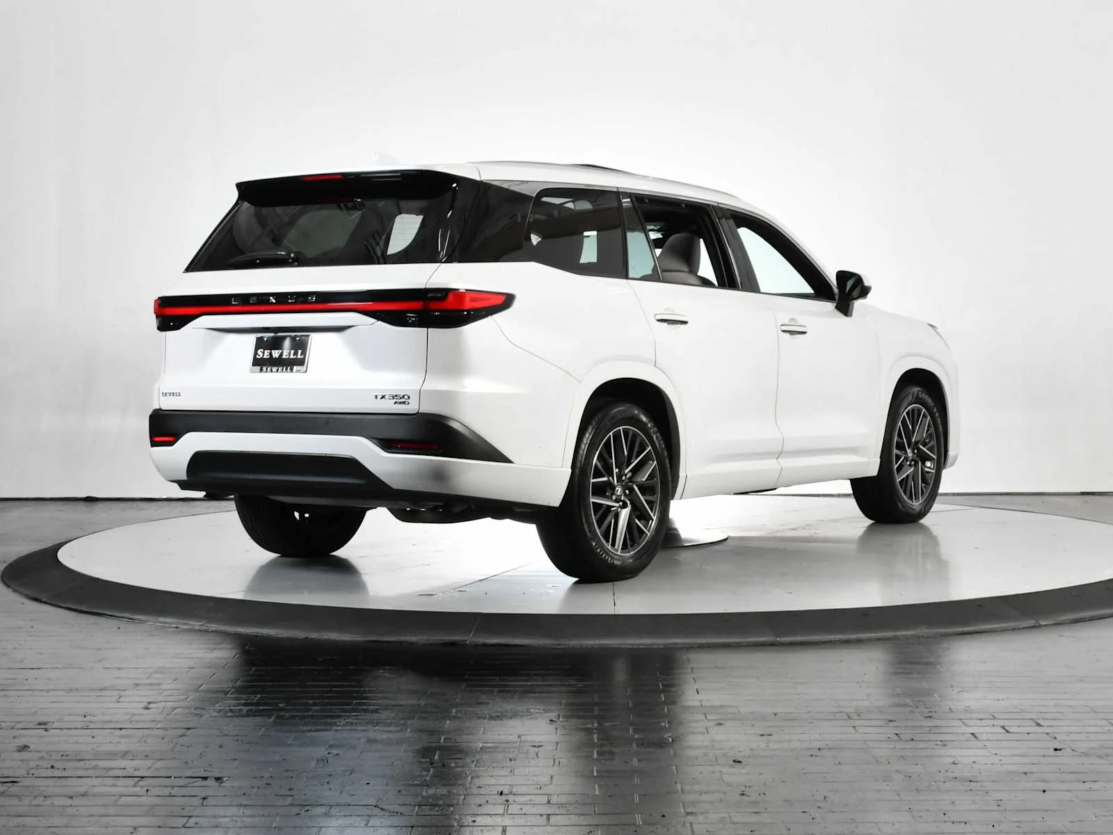 Used 2025 Wind Chill Pearl Lexus Premium image 7