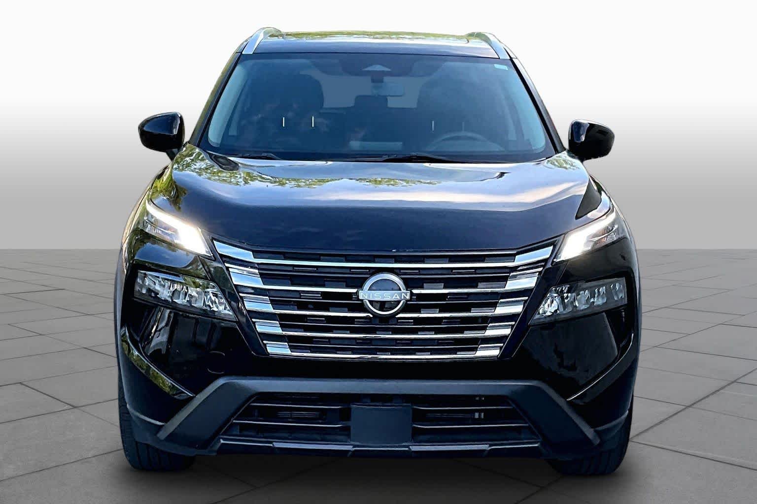 Used 2024 Super Black Nissan SV image 4