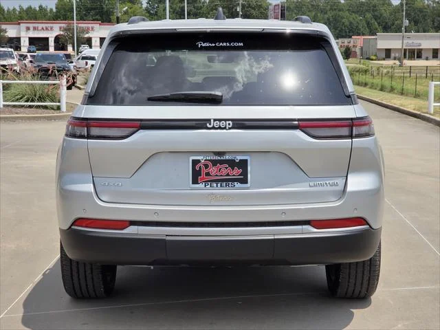 New 2026 Silver Zynith Exterior Paint Jeep Limited image 4
