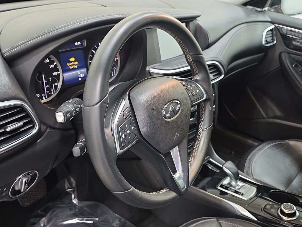 Used 2017 Liquid Copper INFINITI Premium image 14