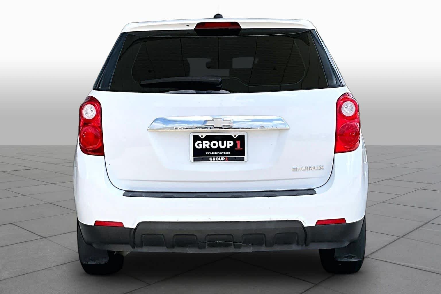Used 2015 Summit White Chevrolet LS image 5