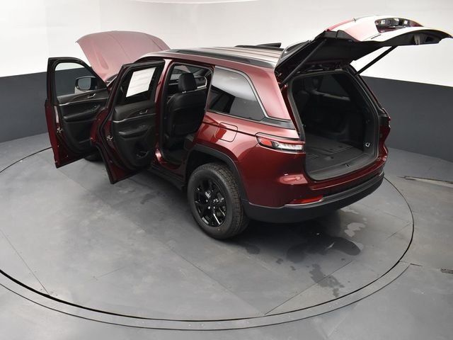 New 2026 Velvet Red Pearl-Coat Exterior Paint Jeep Altitude image 28