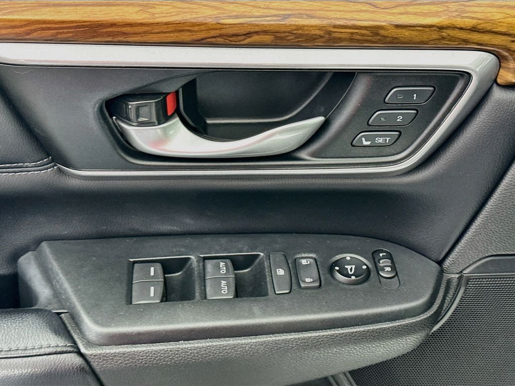 Used 2017  Honda EX-L image 18