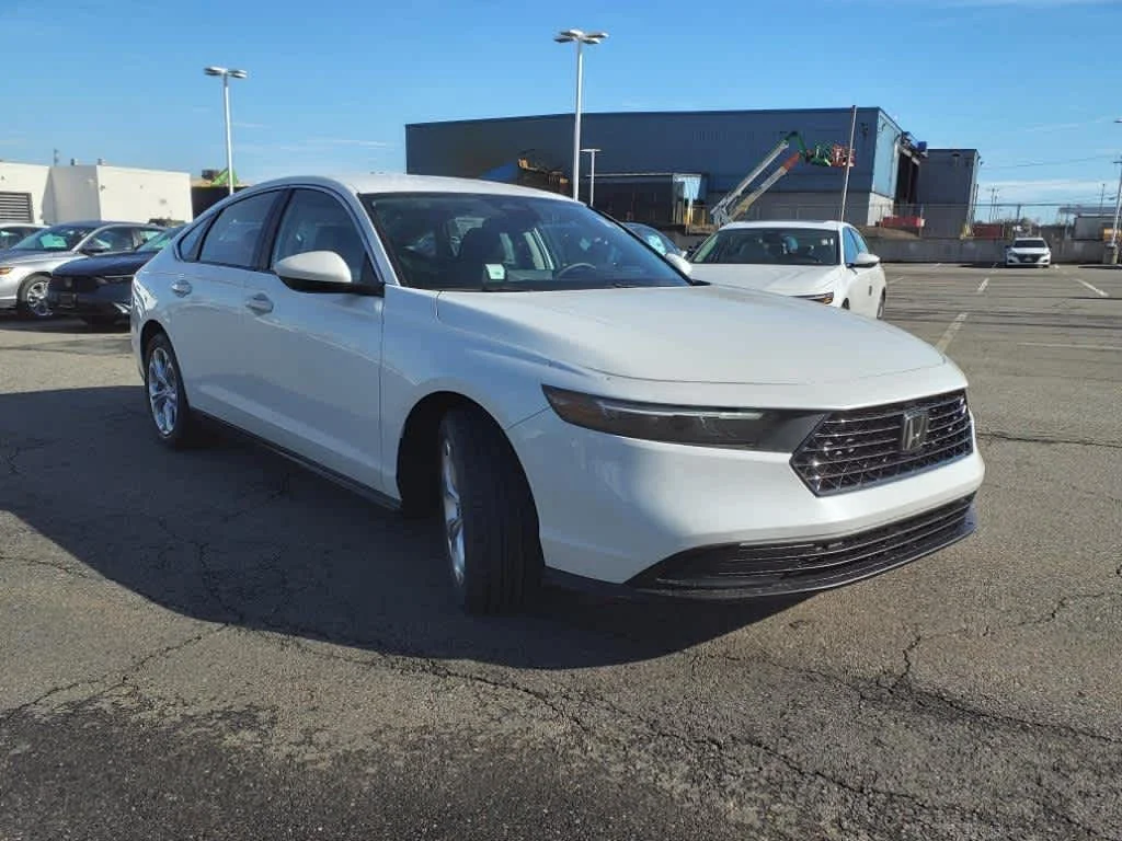 New 2026 Platinum White Pearl Honda LX image 2