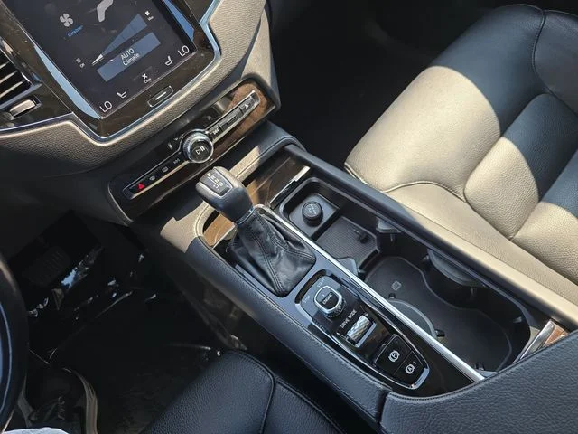 Used 2017 Silver Volvo T6 Momentum image 27