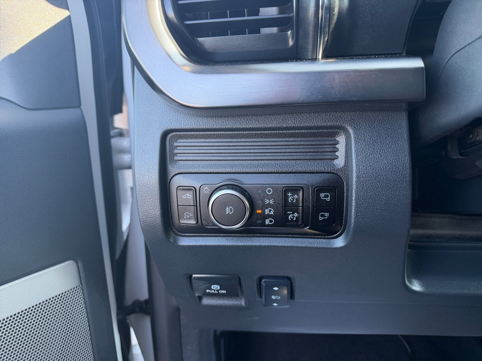 Used 2026 Oxford White Ford LARIAT image 21