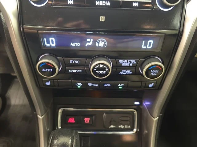 Used 2022 Crystal White Pearl Subaru Limited image 26
