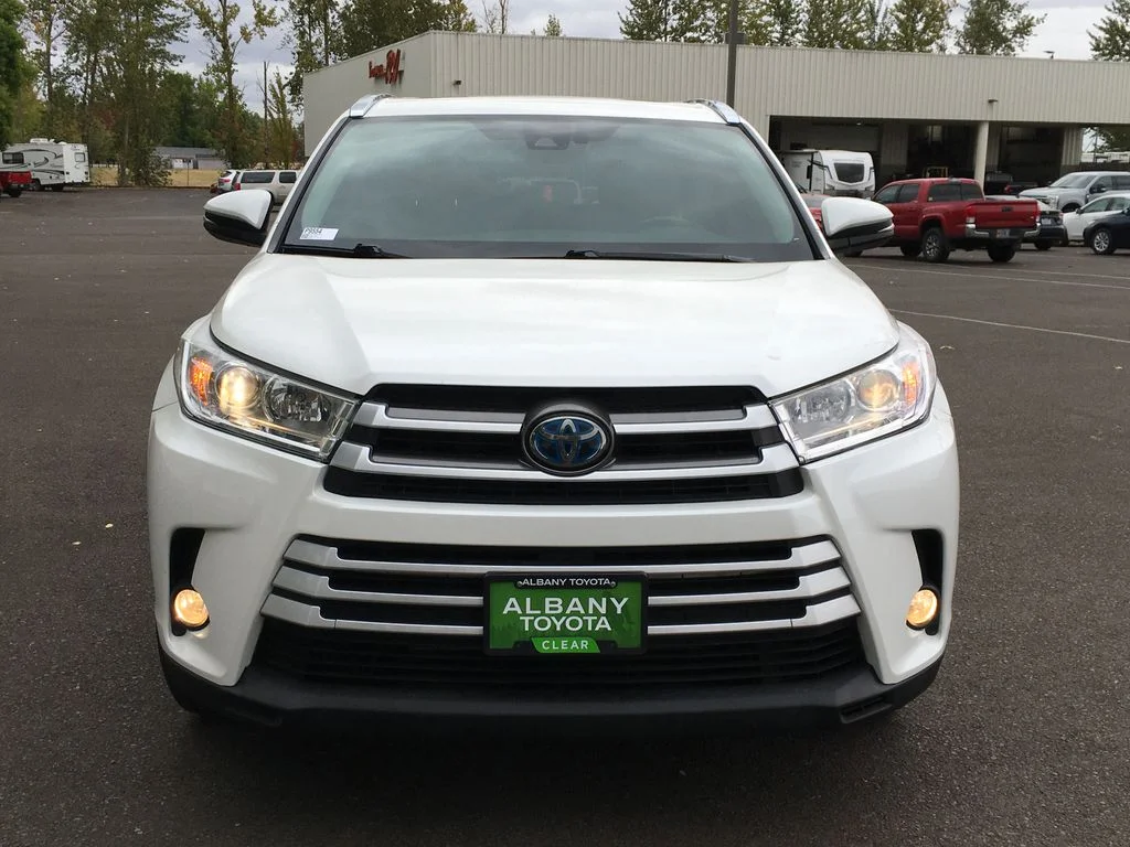 Used 2019 White Toyota XLE image 12