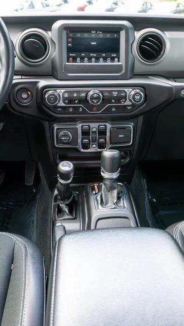 Used 2023 Gray Jeep Sport S image 15