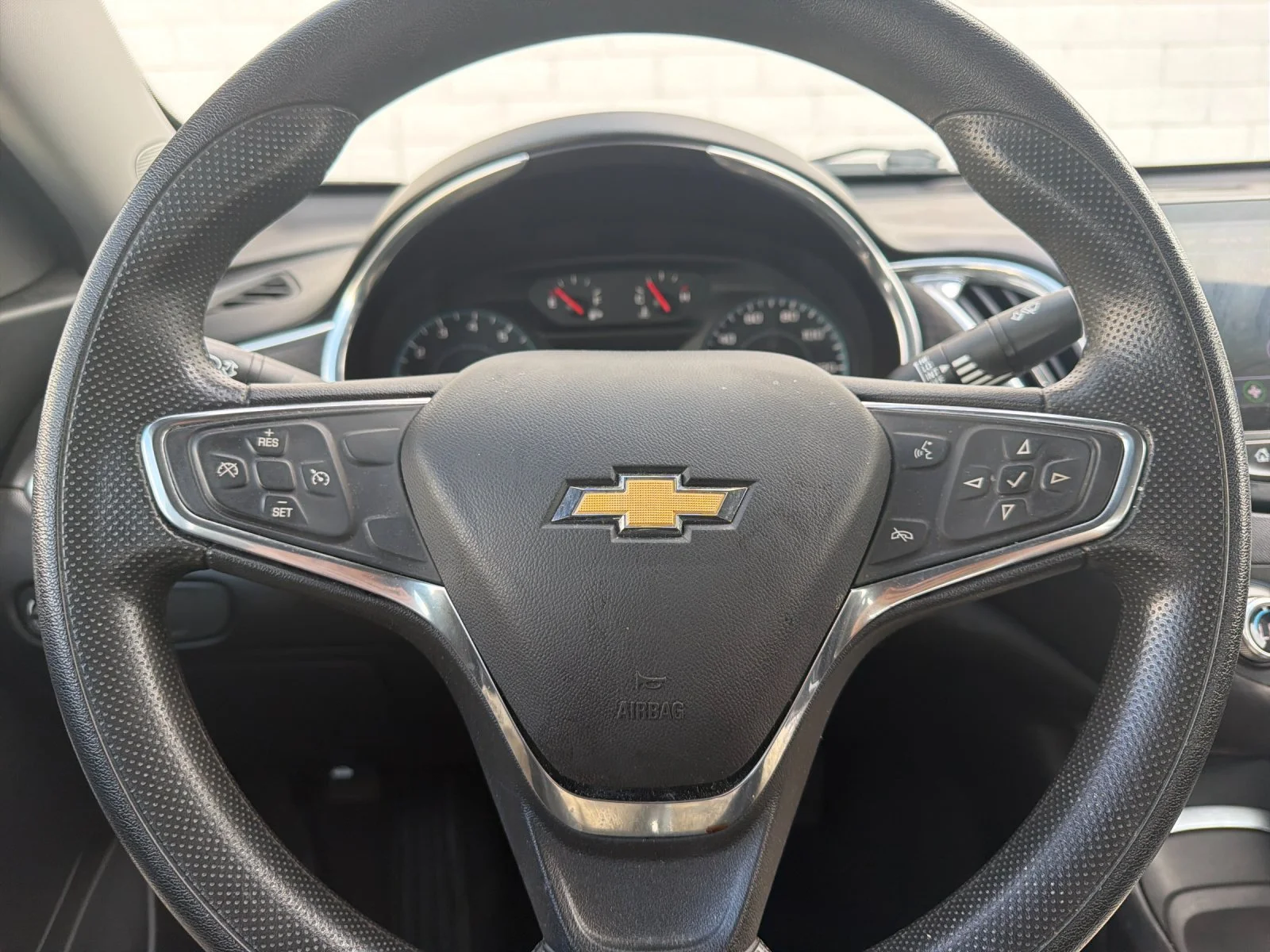 Used 2020 SILVER ICE METALLIC Chevrolet LT image 25