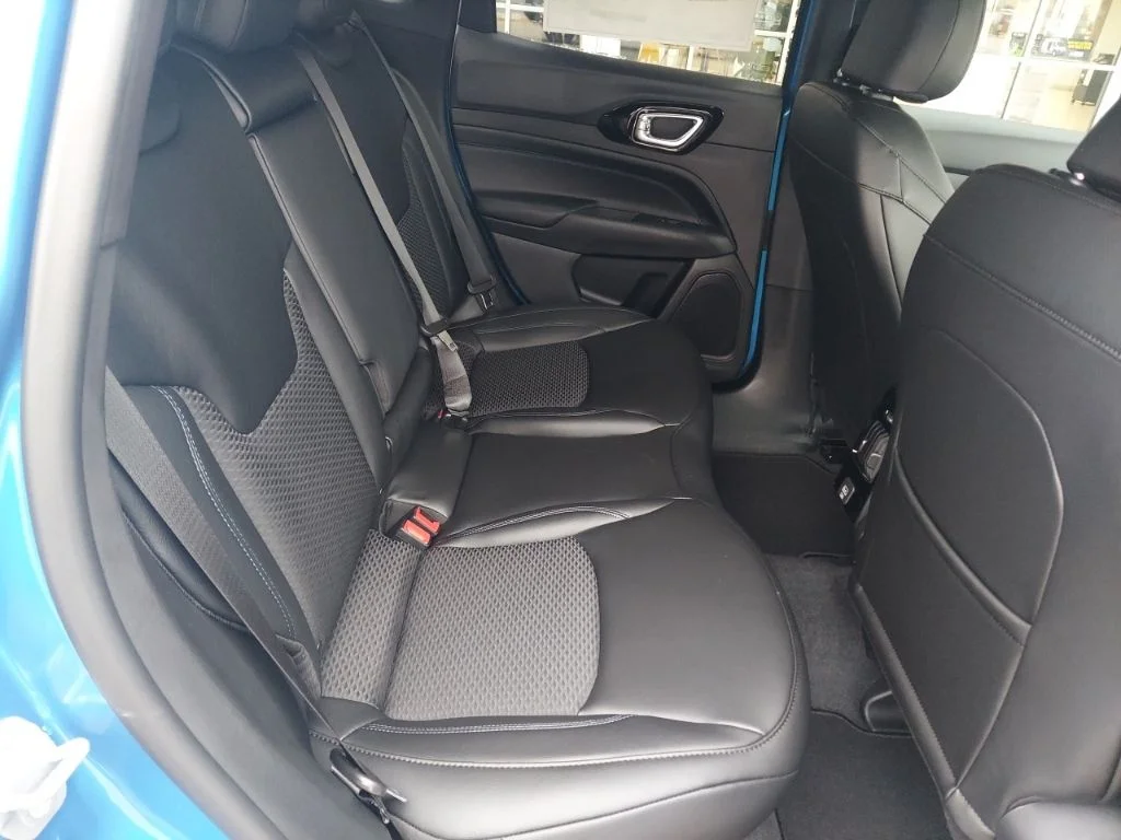New 2026 Hydro Blue Pearlcoat Jeep Latitude image 37