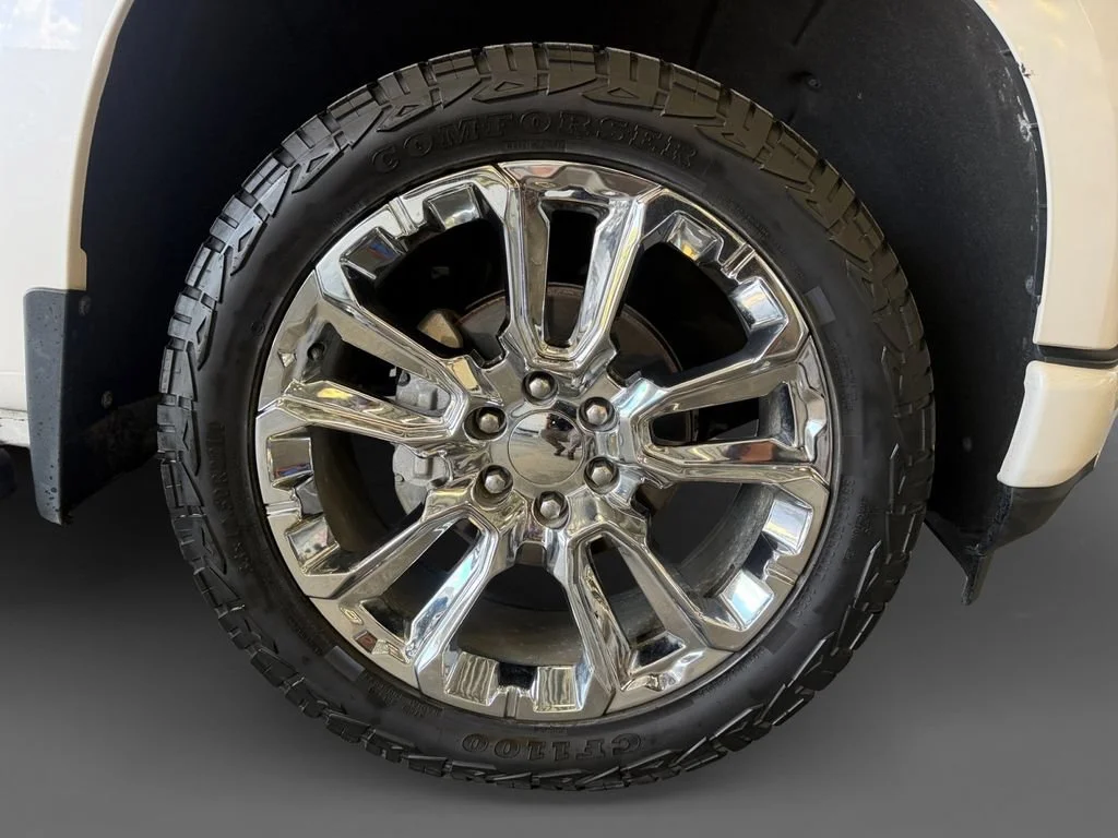 Used 2021 IRIDESCENT PEARL TRICOAT Chevrolet High Country image 9