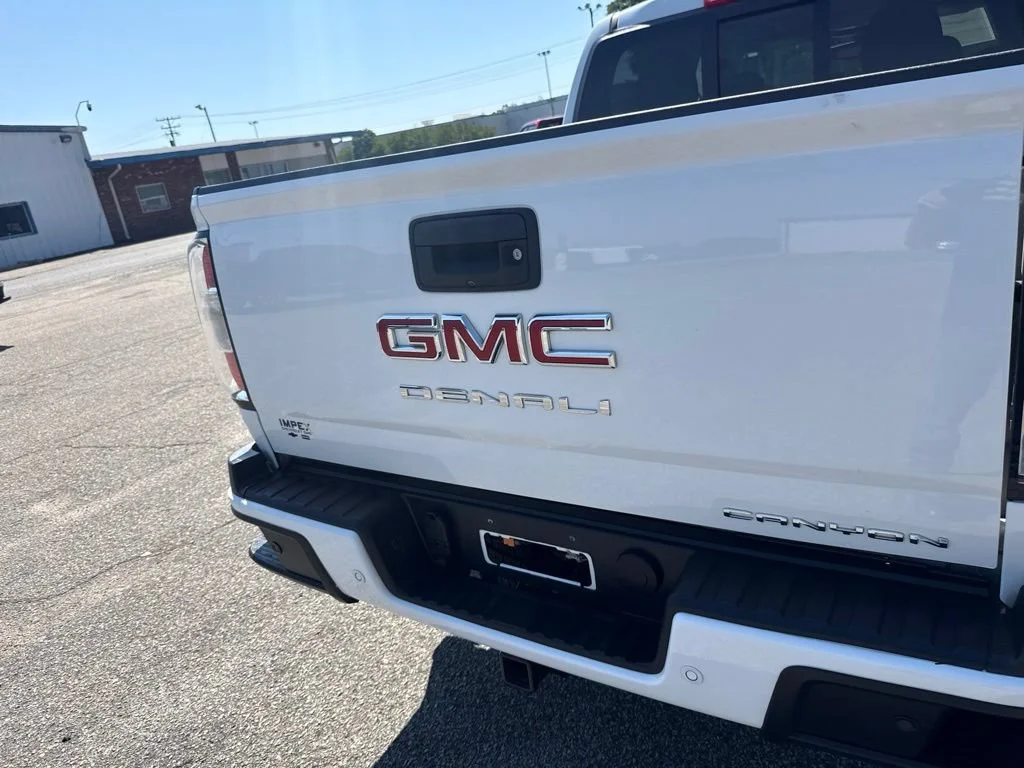 Used 2022 SUMMIT WHITE GMC 4WD Denali image 31