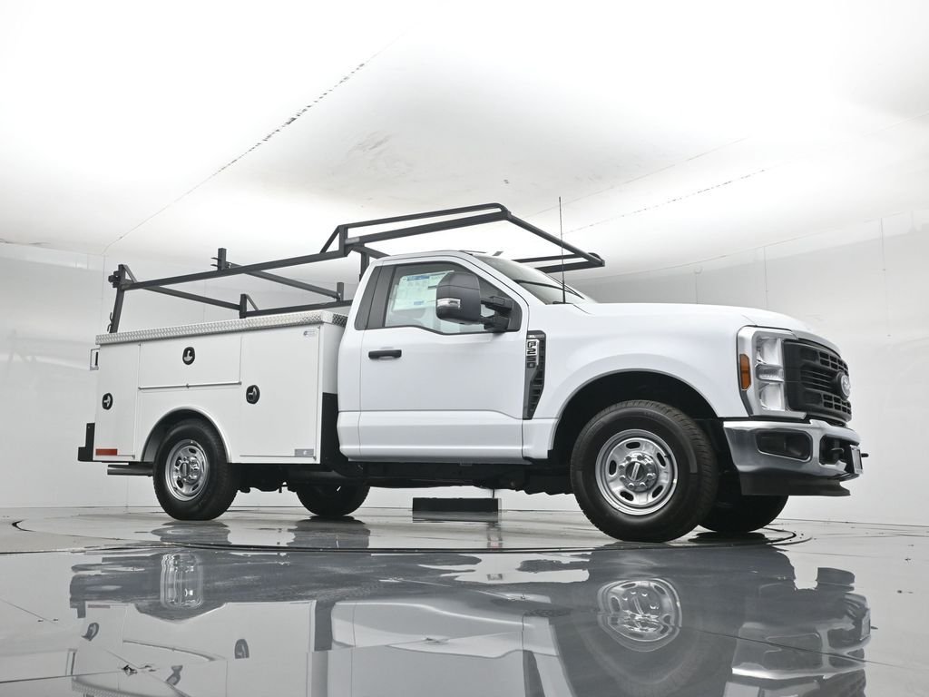 New 2026 Oxford White Ford XL image 3