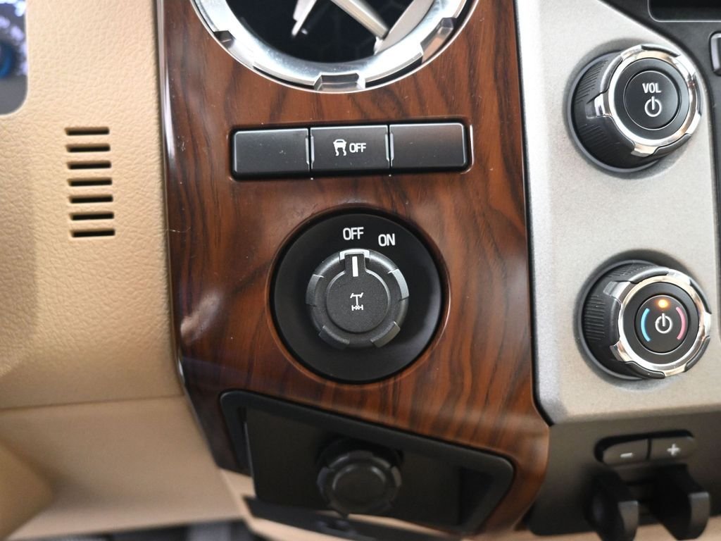 Used 2013 White Ford Lariat image 16