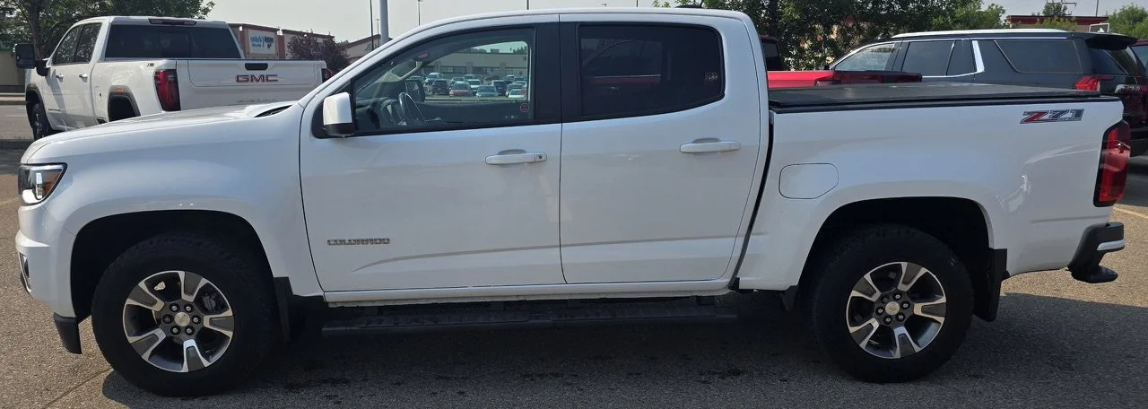 Used 2016 White Chevrolet 4WD Z71 Crew Cab image 2