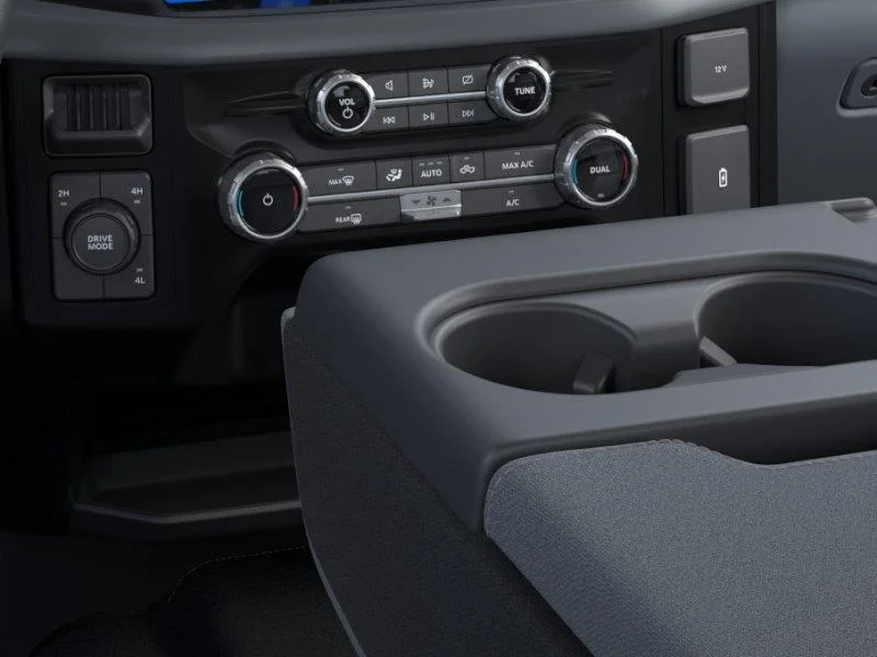 New 2026 Oxford White Ford XLT image 15