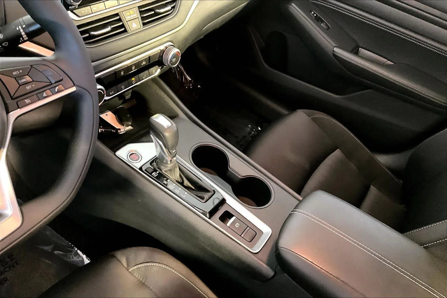 Used 2020 Glacier White Nissan 2.5 S image 17
