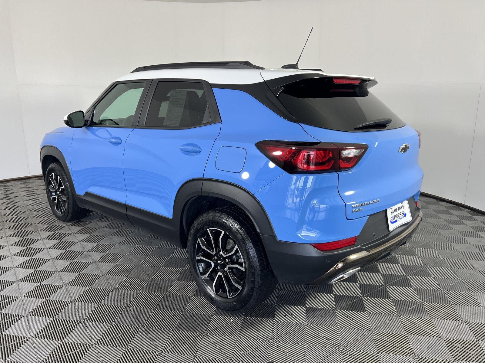 Used 2024 Fountain Blue Chevrolet ACTIV image 25
