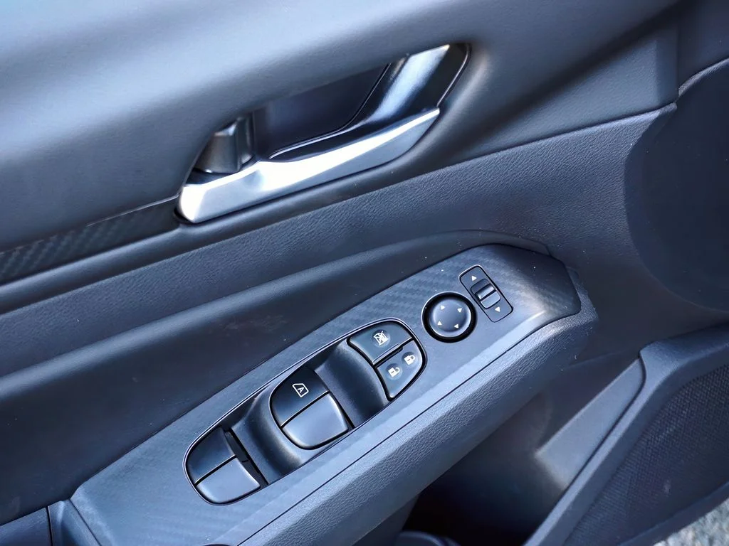 2025 Nissan Altima SV - Photo 17