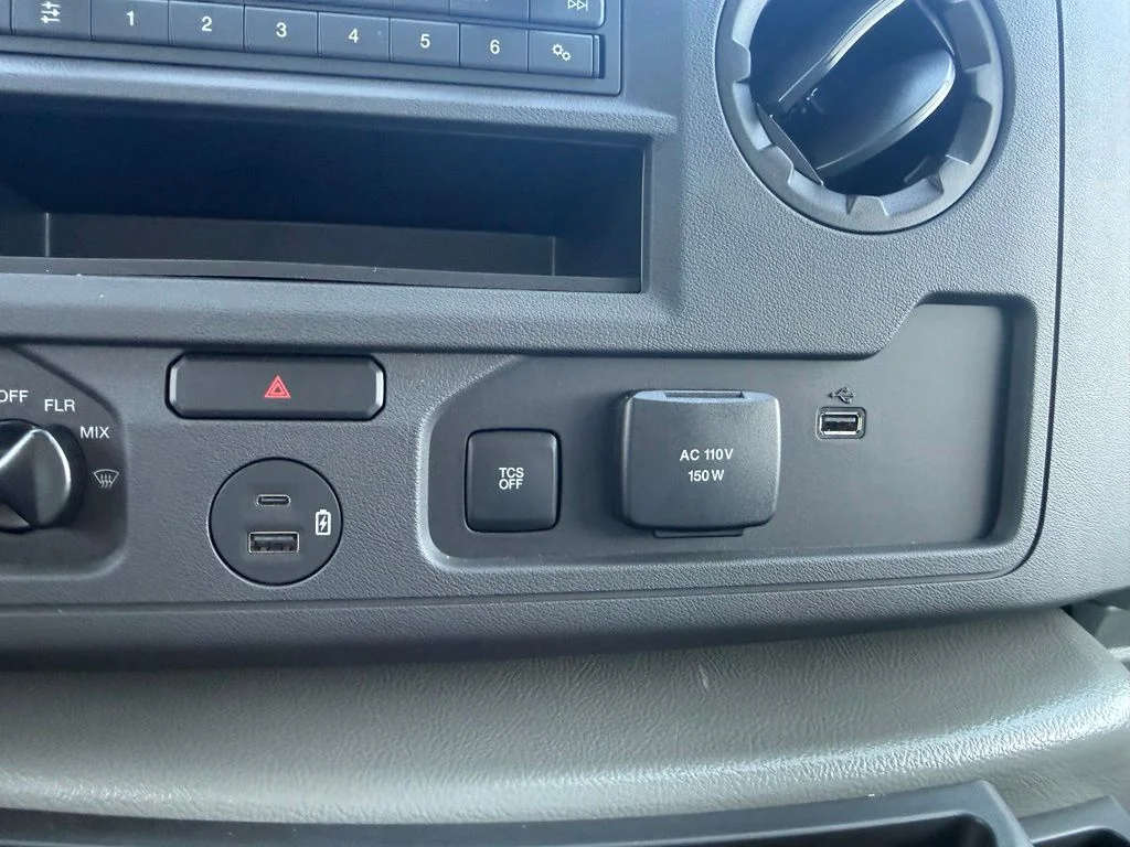 New 2026 Oxford White Ford E-350 SRW image 24