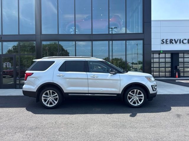 Used 2016 Gray Ford XLT image 2