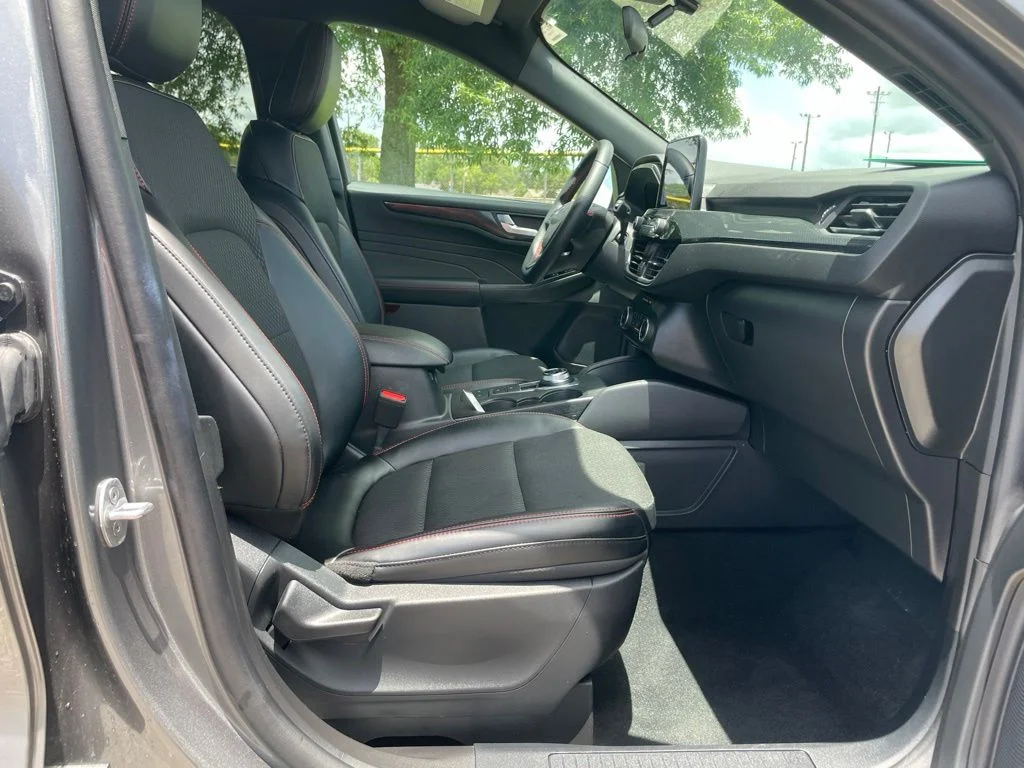 2026 Ford Escape ST-Line - Photo 16