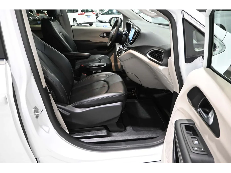 Used 2024 WHITE Chrysler Touring L Mobility Handicap Van image 15