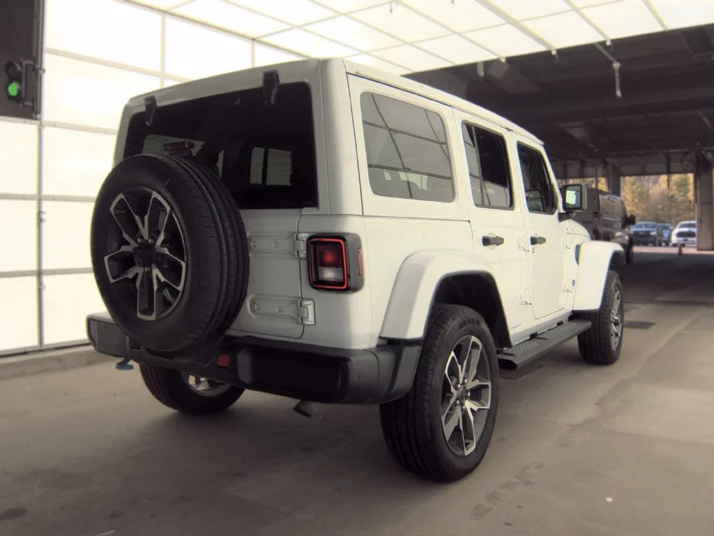 Used 2024 White Jeep Sport S 4xe image 2