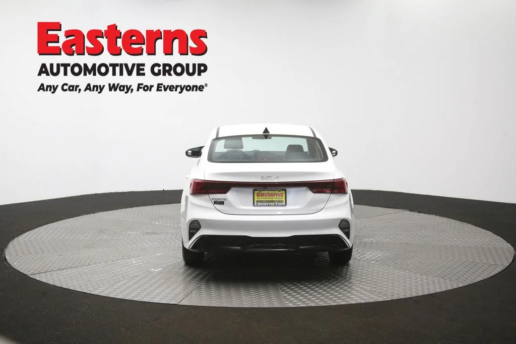 Used 2022 White Kia LXS image 35