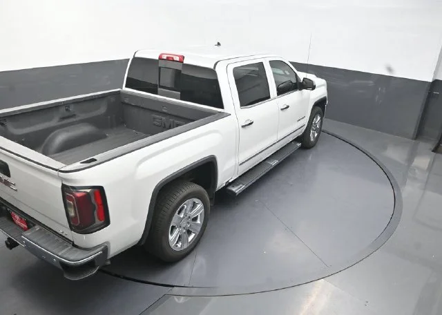 Used 2018 White GMC SLT image 29