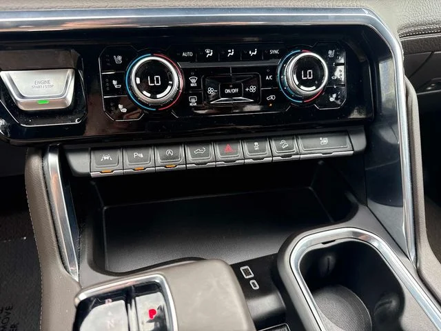 Used 2023 White GMC Denali image 25