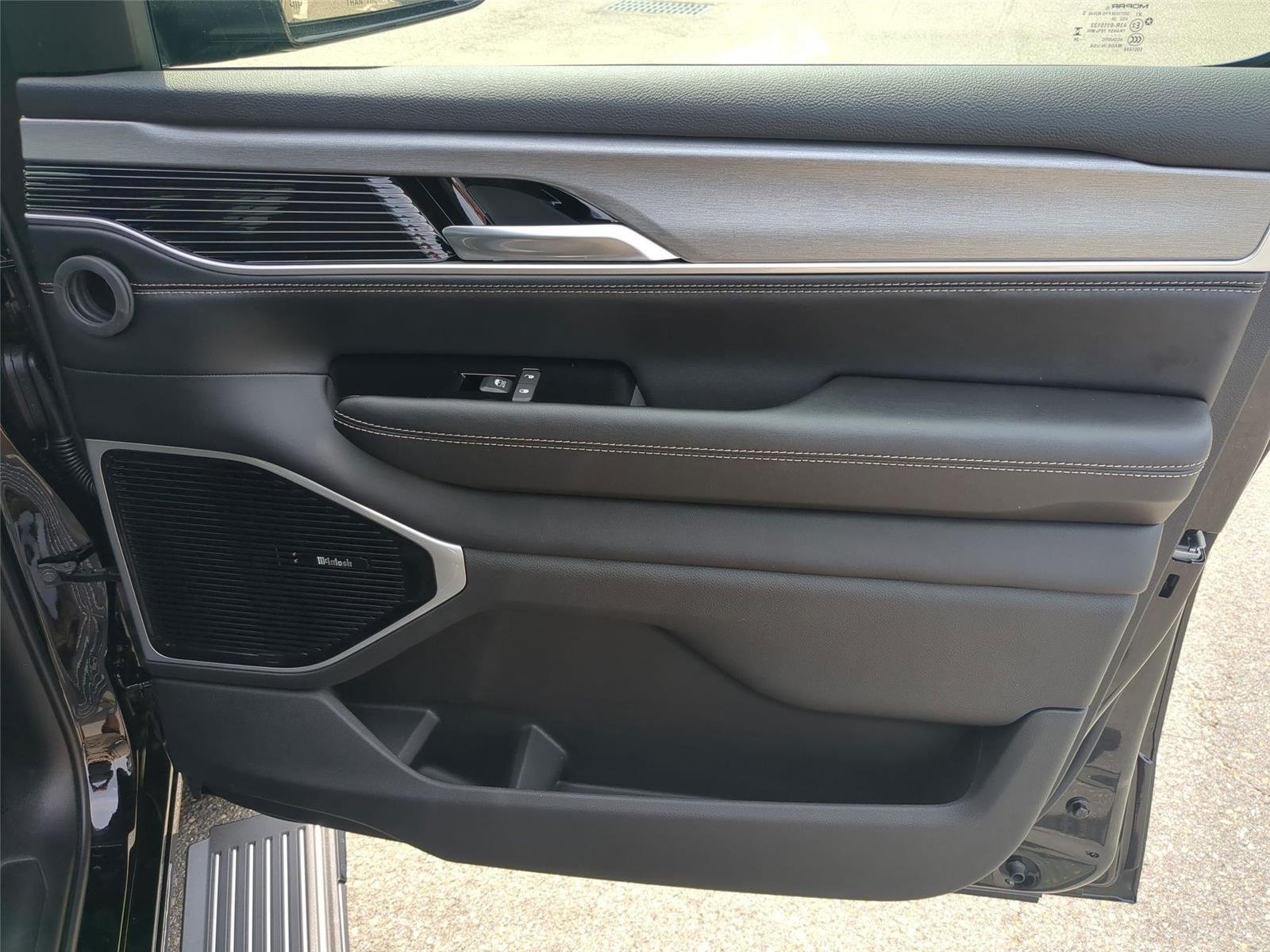 New 2026 High Gloss Black Exterior Paint Jeep Limited Altitude image 32