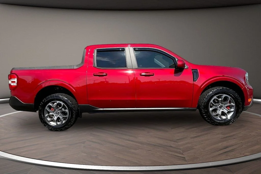 Used 2025 Red Ford XLT image 9