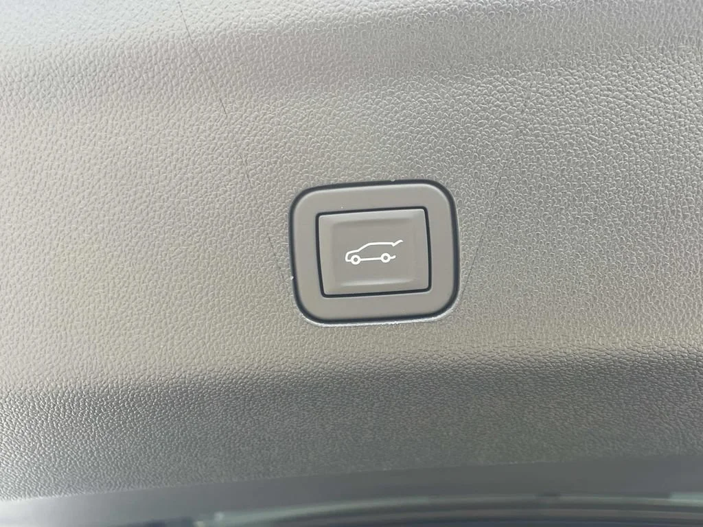 2026 Chevrolet Tahoe Premier - Photo 10