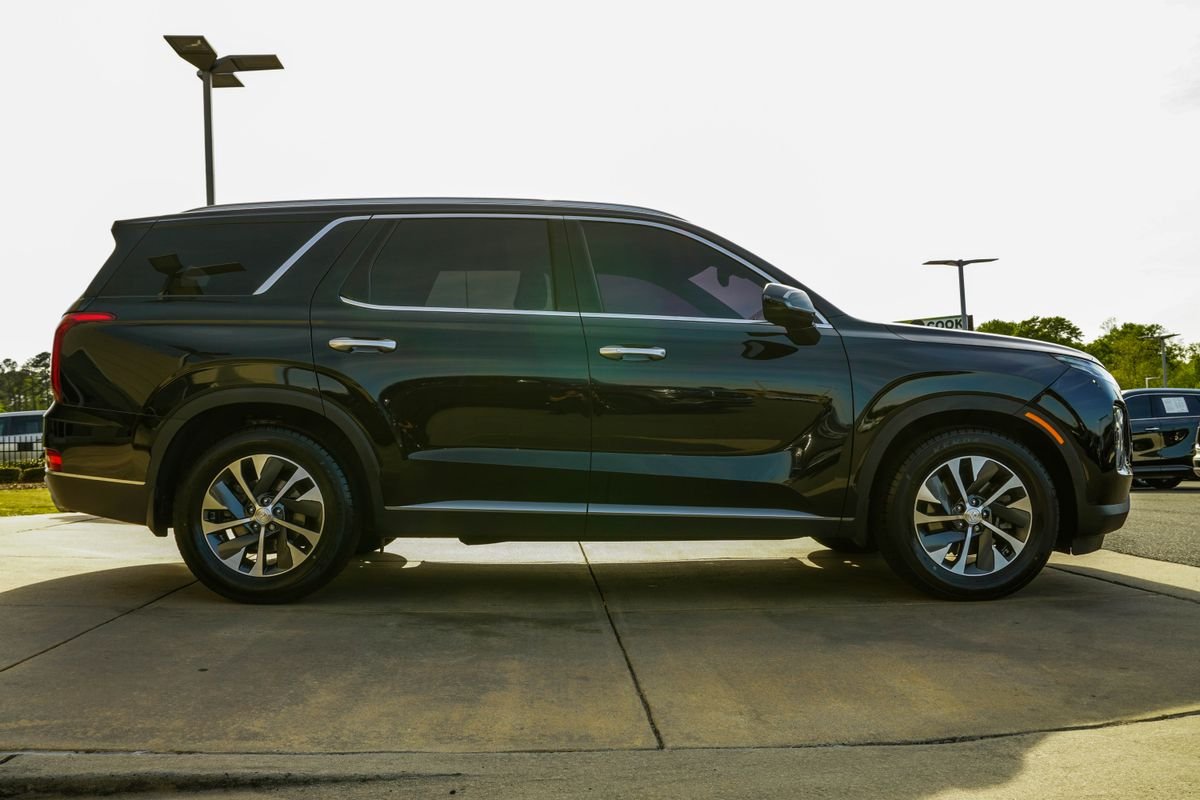 Used 2022 Black Hyundai SEL image 6