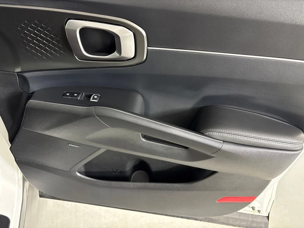 New 2026 Snow White Pearl Kia EX image 15