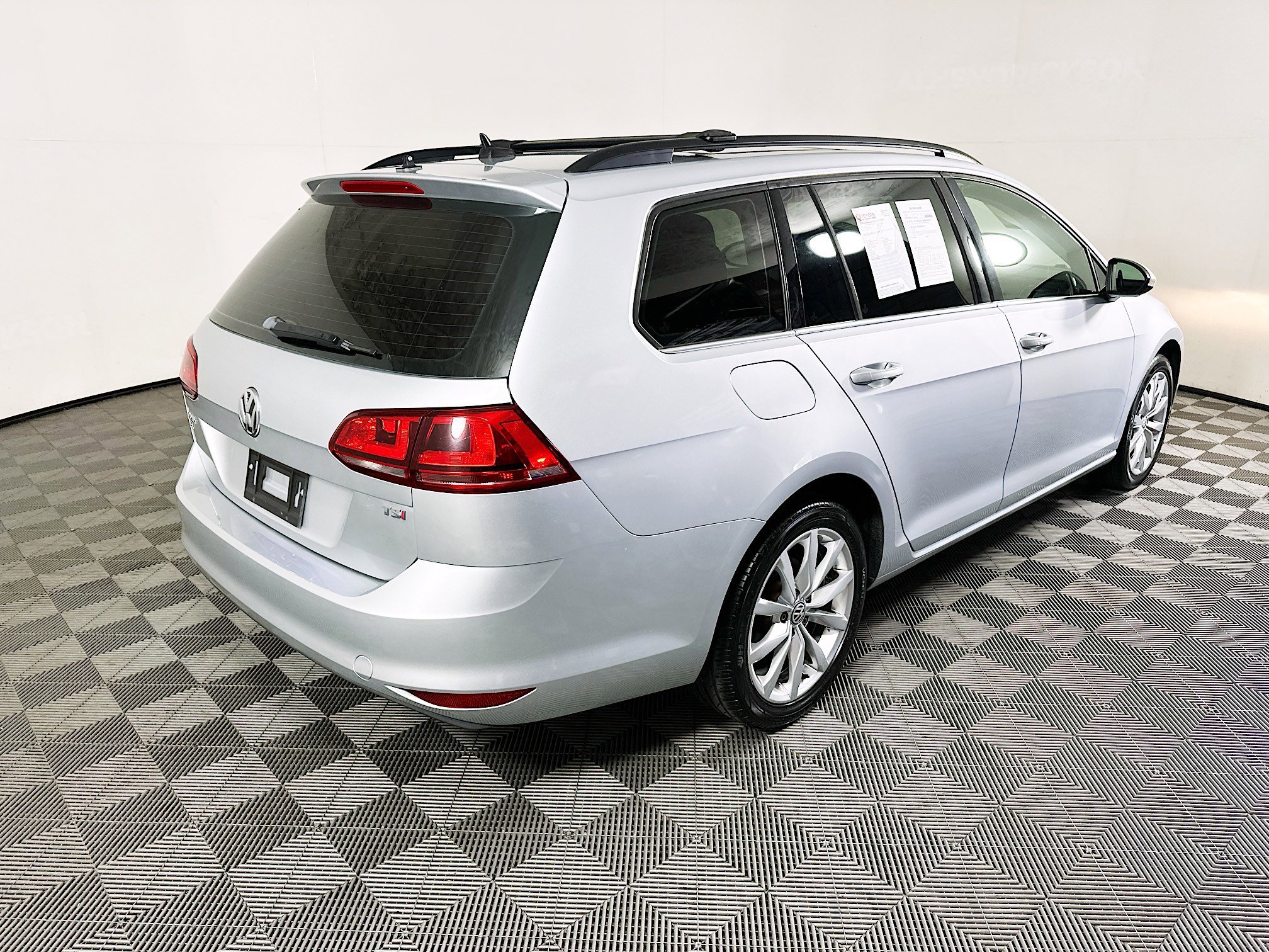 2016 Volkswagen Golf thumbnail 5