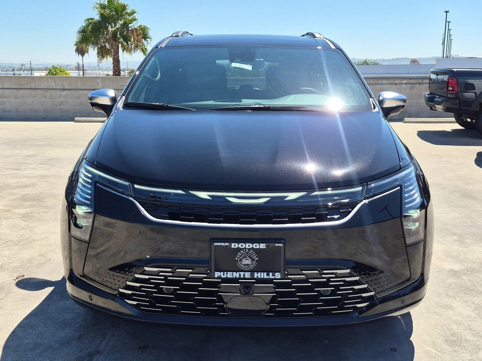 New 2027 Diamond Black Crystal Pearl-Coat Exterior Paint Chrysler Pinnacle image 2