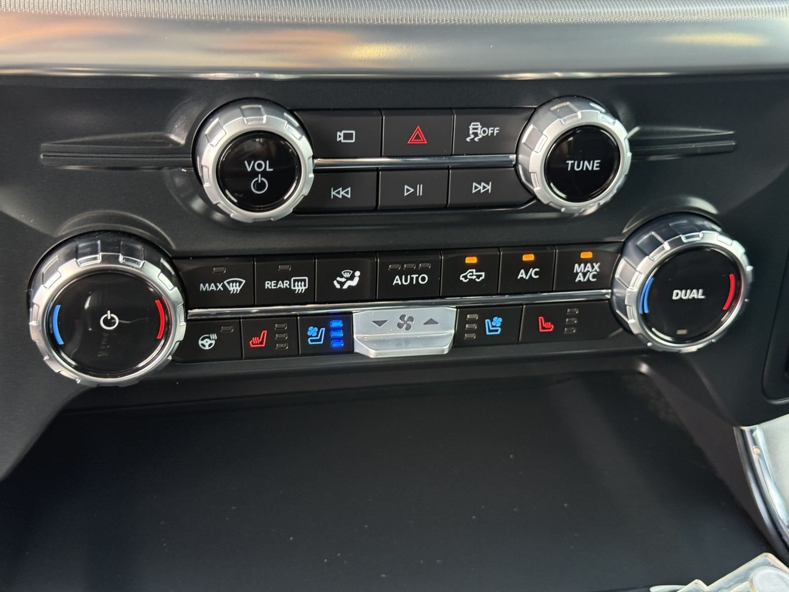 Certified Used 2025 Gray Metallic Ford Lariat image 29