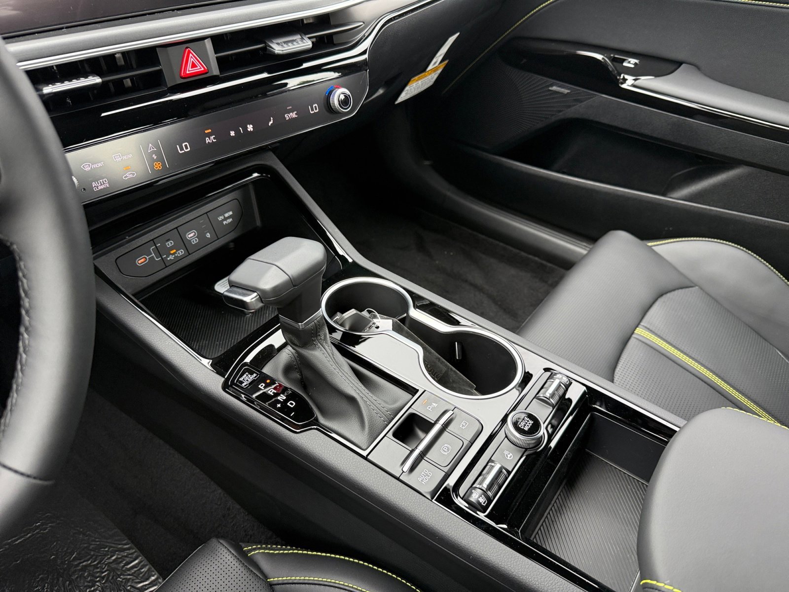 New 2026 Snow White Pearl Kia GT image 13