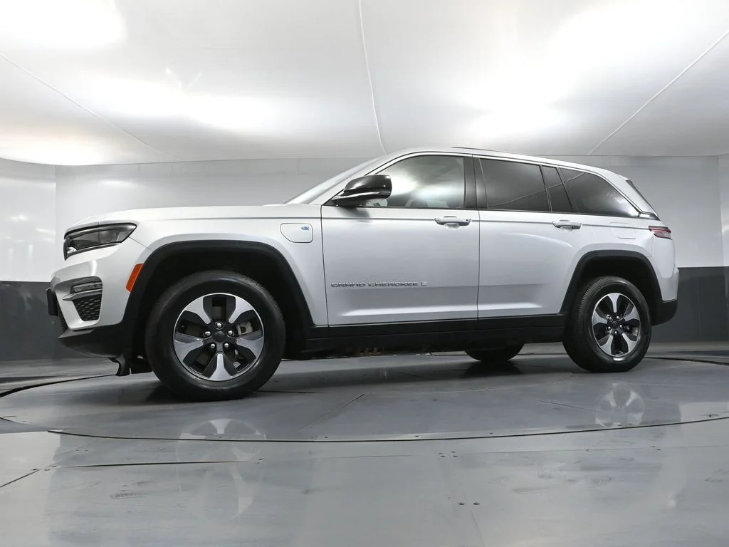 Used 2024 Silver Jeep 4xe image 50