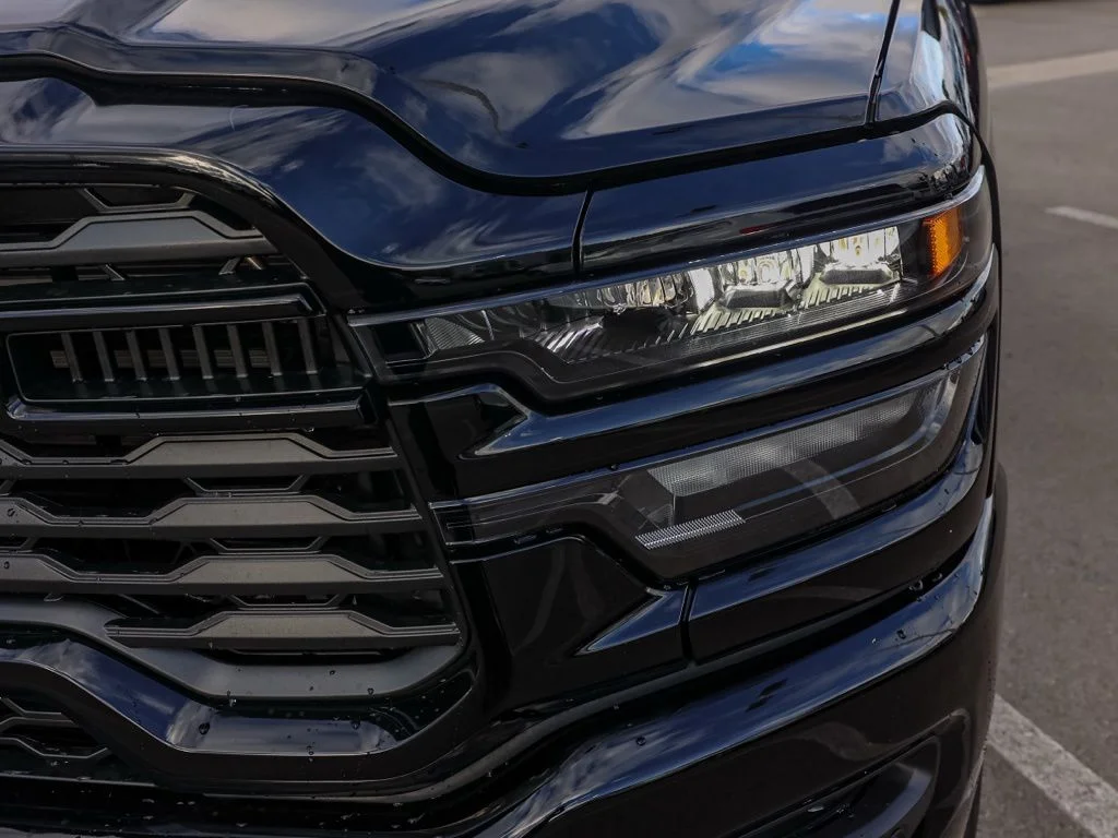 New 2026 Diamond Black Crystal Pearl-Coat Exterior Paint RAM Big Horn Night Edition image 11
