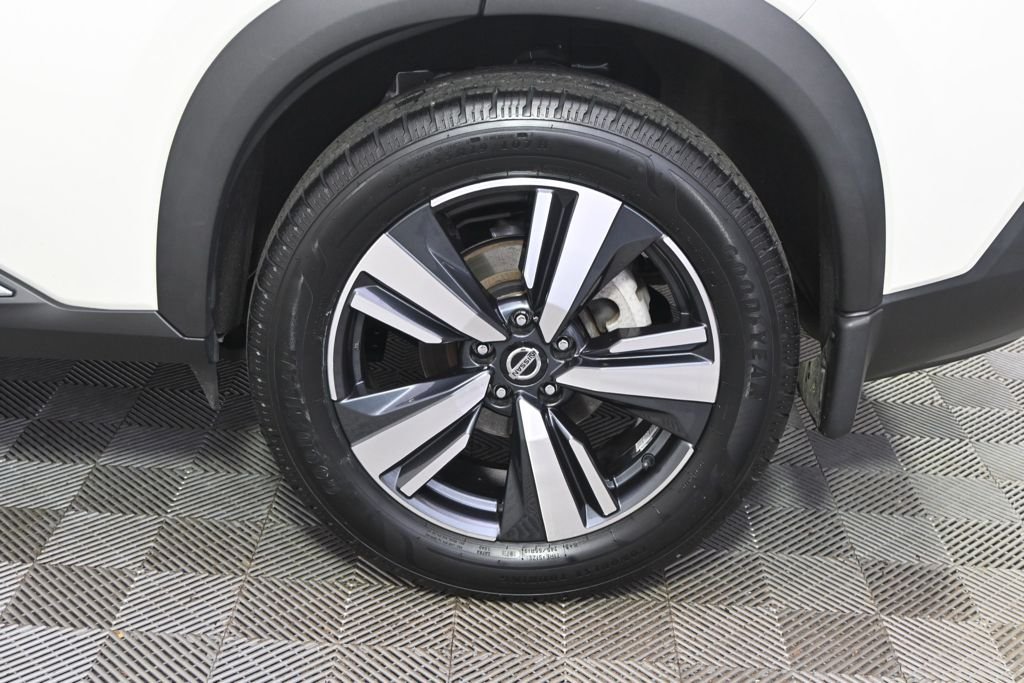 Used 2021 Pearl White Nissan SL image 20