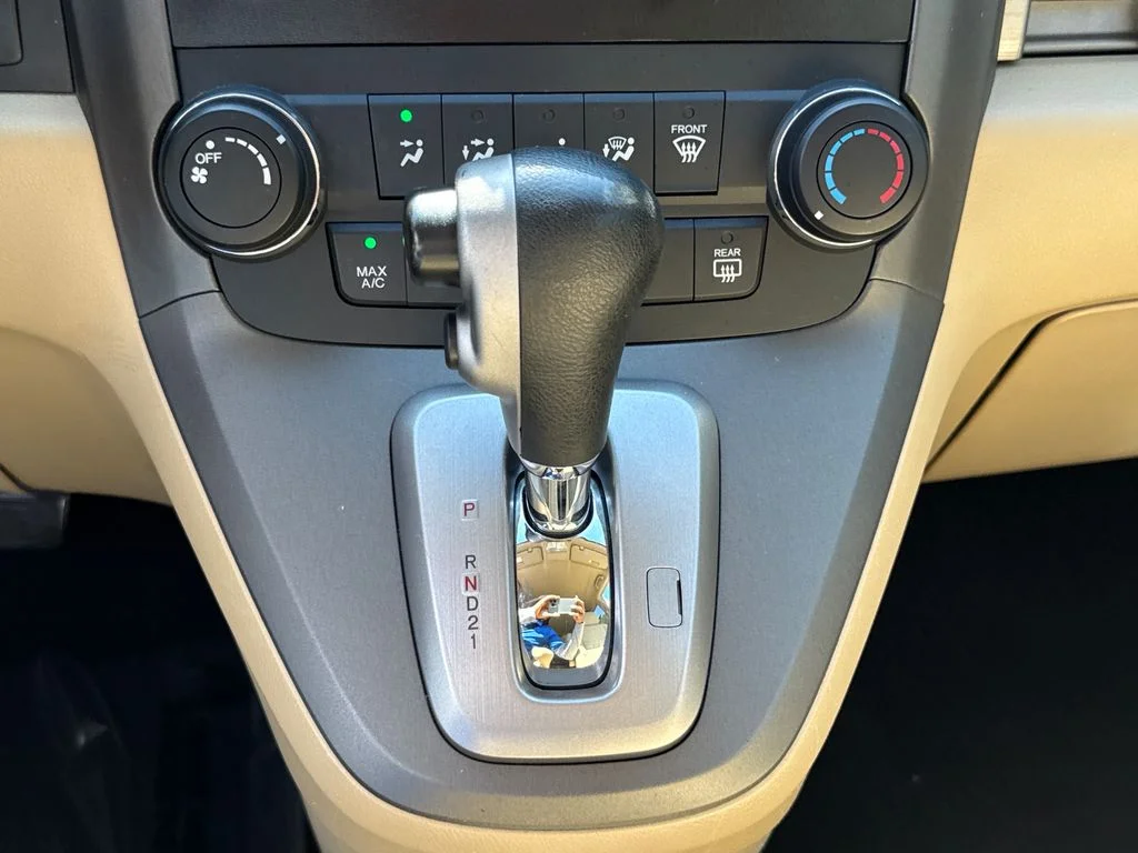 Used 2011 Polished Metal Metallic Honda SE image 24