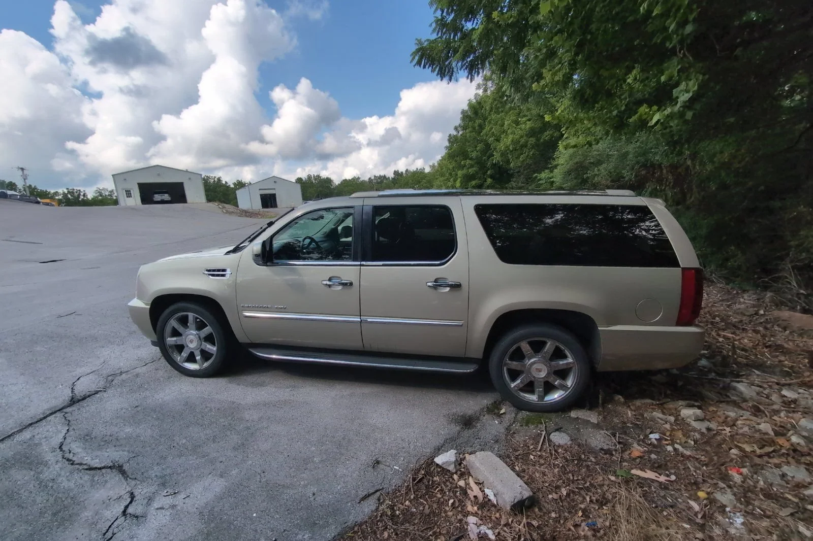 Used 2014 SILVER COAST METALLIC Cadillac Luxury image 5
