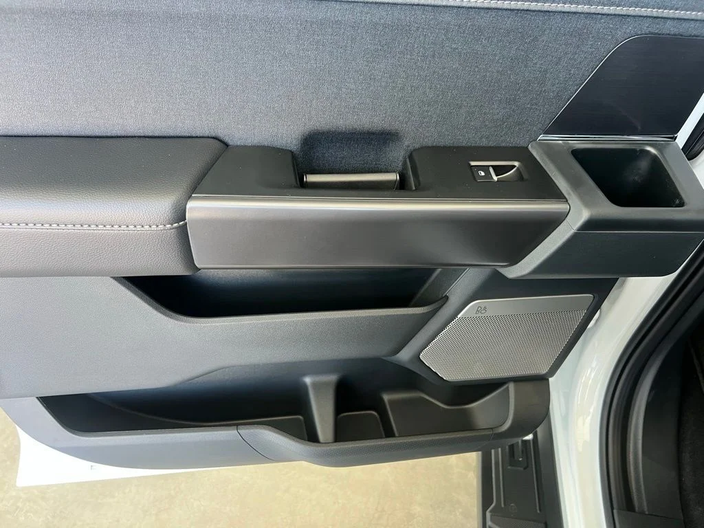 New 2025 Oxford White Ford Lariat® image 16