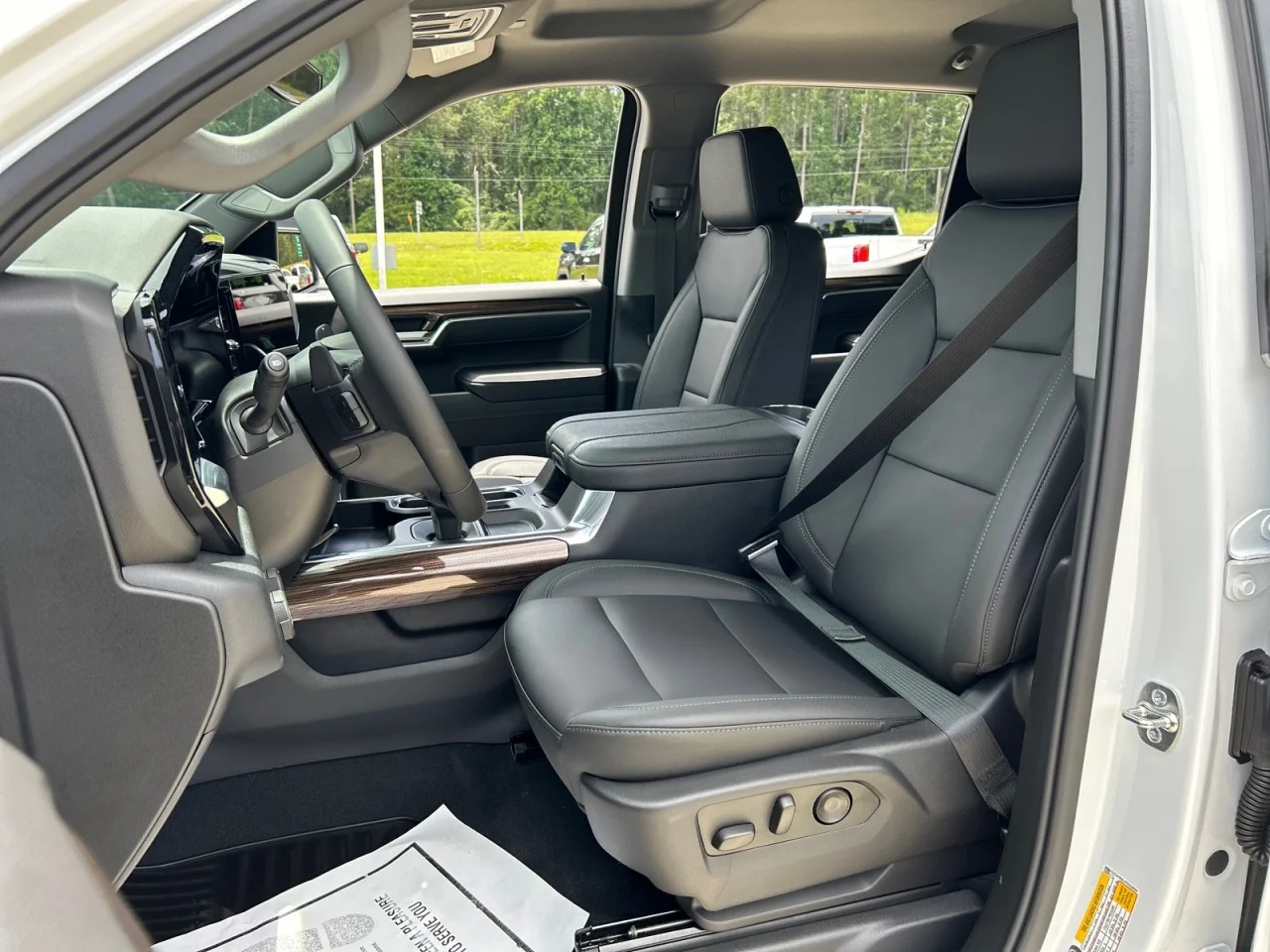New 2026 Summit White Chevrolet RST image 18