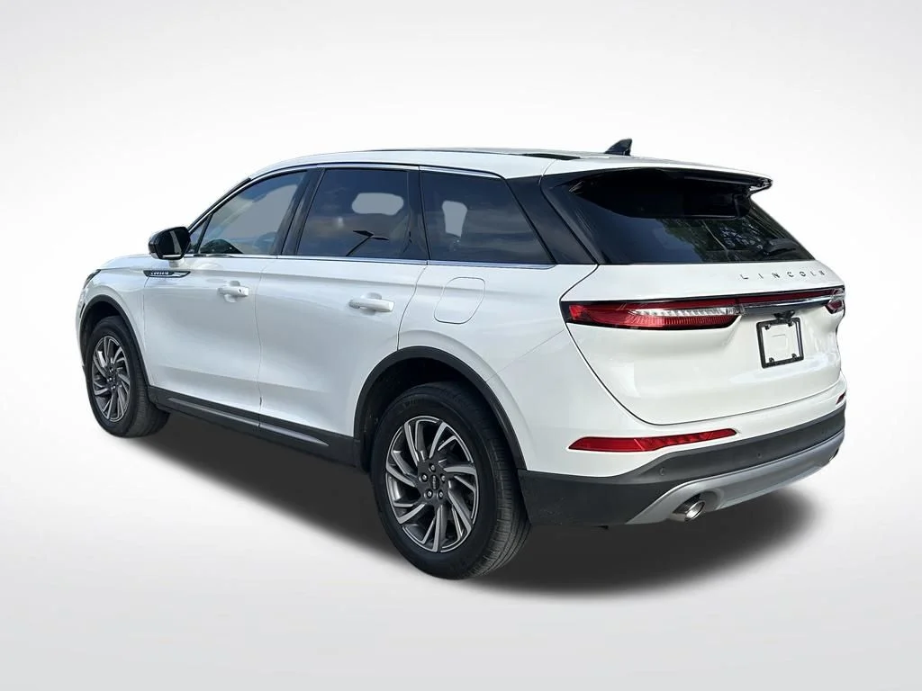 Used 2023 White Lincoln Standard image 6