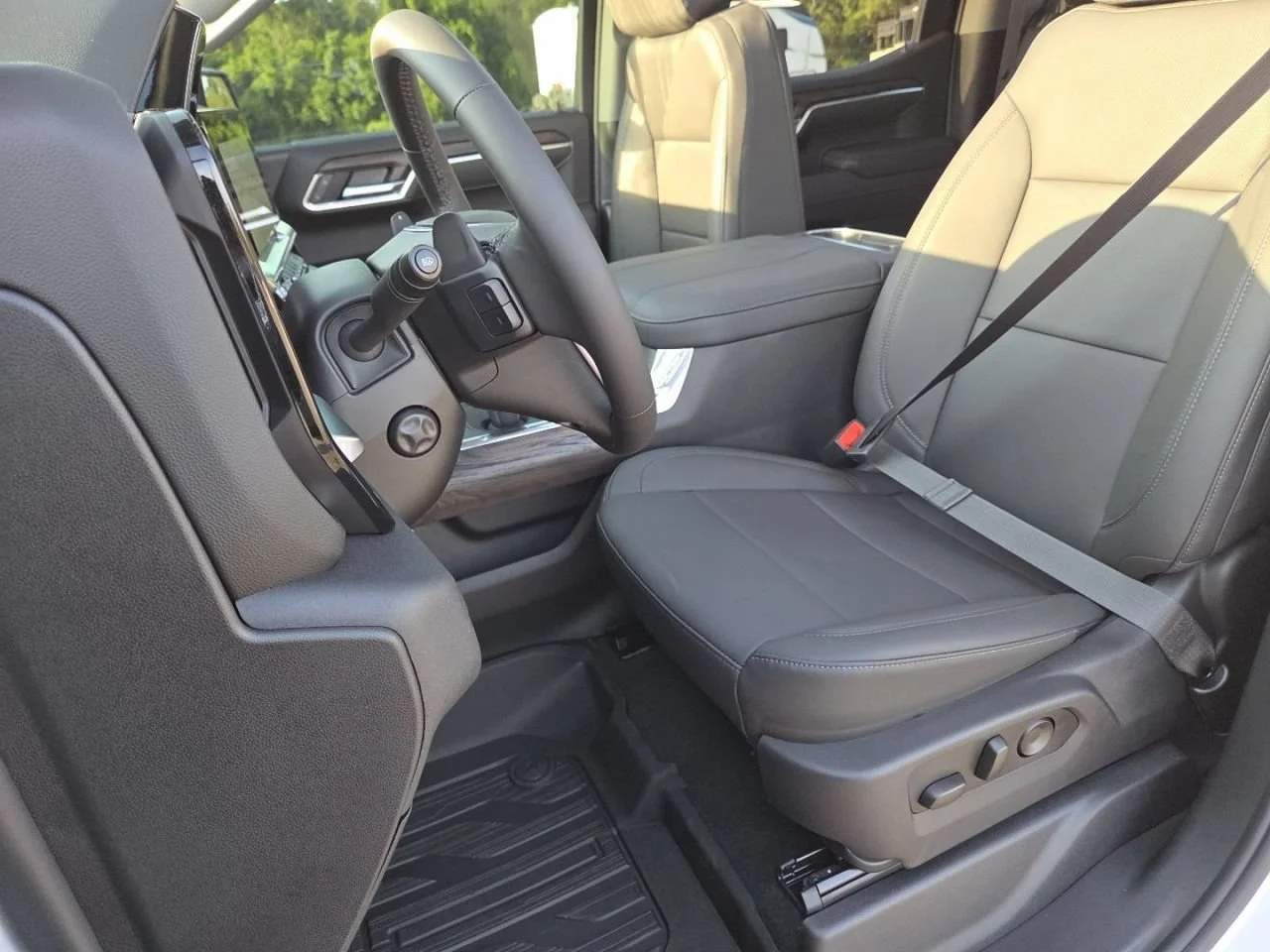 New 2026 Glacier White Tricoat GMC SLT image 28